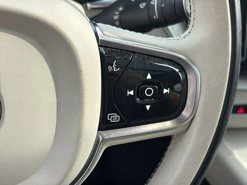 Certified 2023 Volvo XC60 B5 Plus w/ Climate Package AWD/4WD image 17