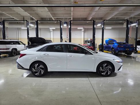 Certified 2025 Hyundai Elantra Sport FWD image 8
