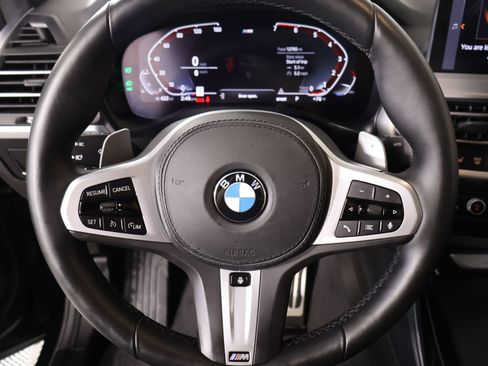 Used 2025 BMW X4 xDrive30i image 3