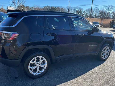Used 2024 Jeep Compass Latitude image 8