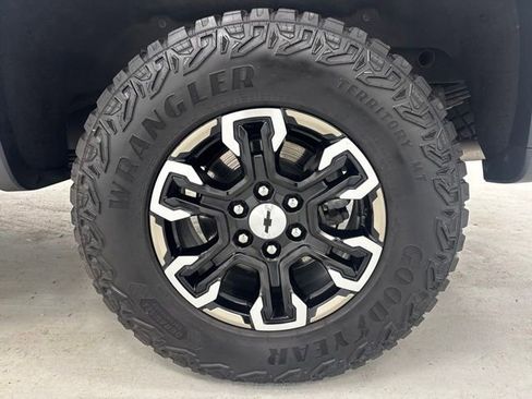 Used 2024 Chevrolet Silverado 1500 ZR2 AWD/4WD image 36