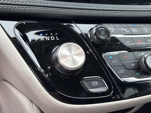 Used 2023 Chrysler Pacifica Limited image 27