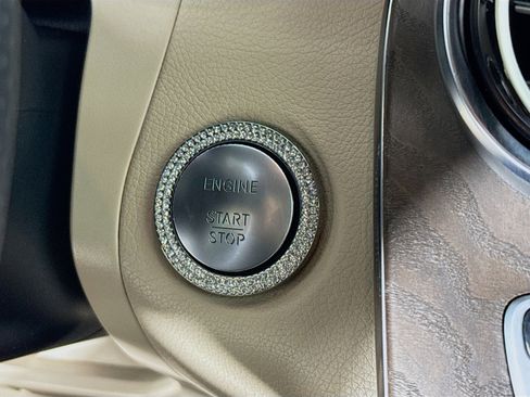 Used 2018 Mercedes-Benz GLC 300 4MATIC w/ Premium Package image 19