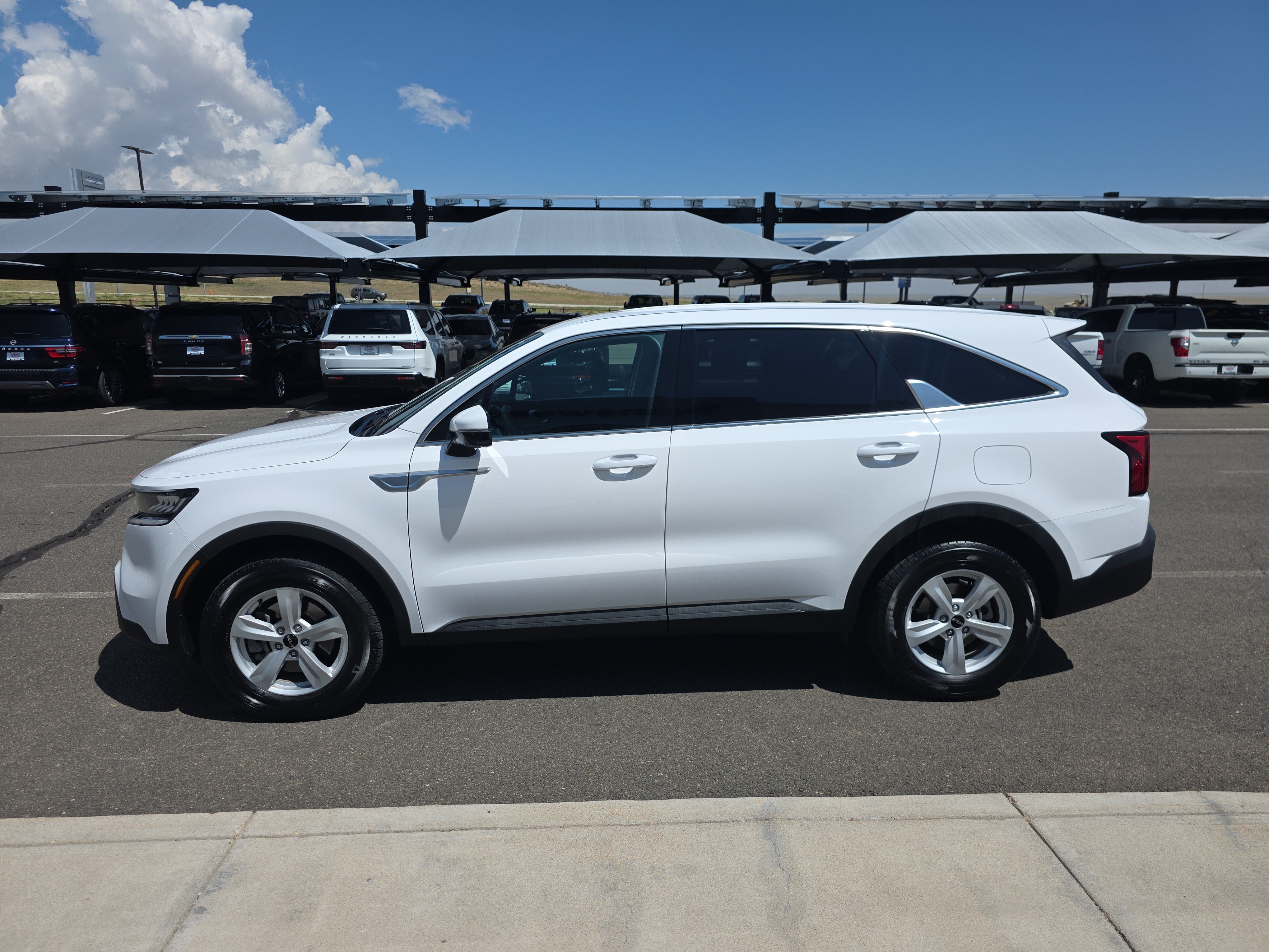 Used 2022 Kia Sorento LX AWD/4WD image 5