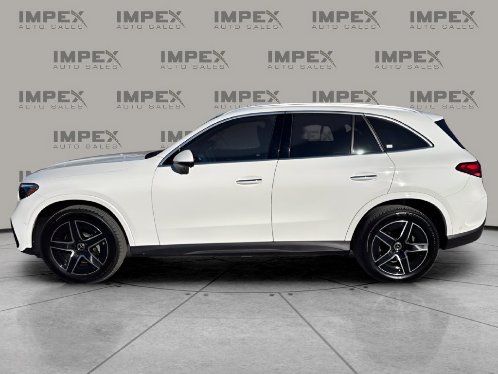 Used 2024 Mercedes-Benz GLC 300 4MATIC image 2
