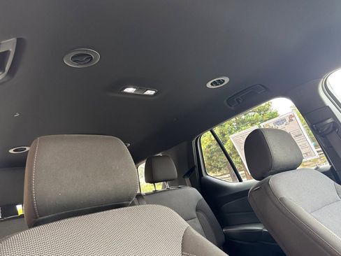 Used 2023 Chevrolet Traverse LT image 18