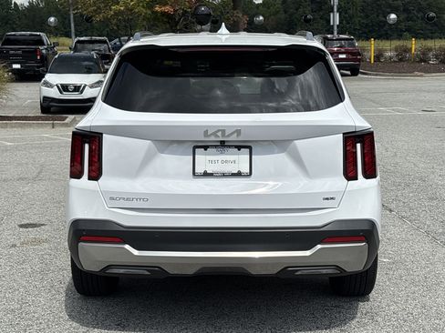Certified 2025 Kia Sorento S AWD/4WD image 19