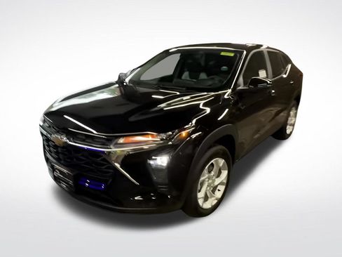Used 2026 Chevrolet Trax LS w/ LS Convenience Package FWD image 3