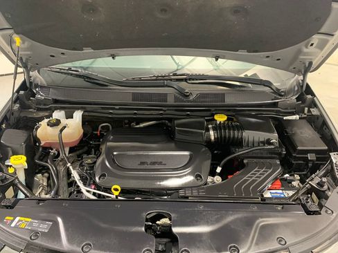 Used 2023 Chrysler Pacifica Limited FWD image 15