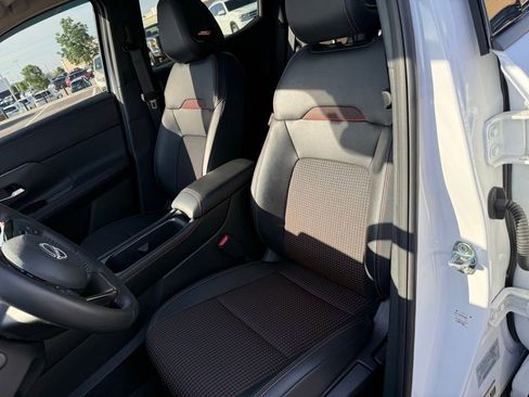 Used 2026 Nissan Kicks SR w/ SR Premium Package FWD image 8