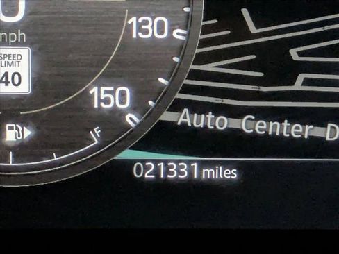 Used 2024 Land Rover Defender 110 S image 12