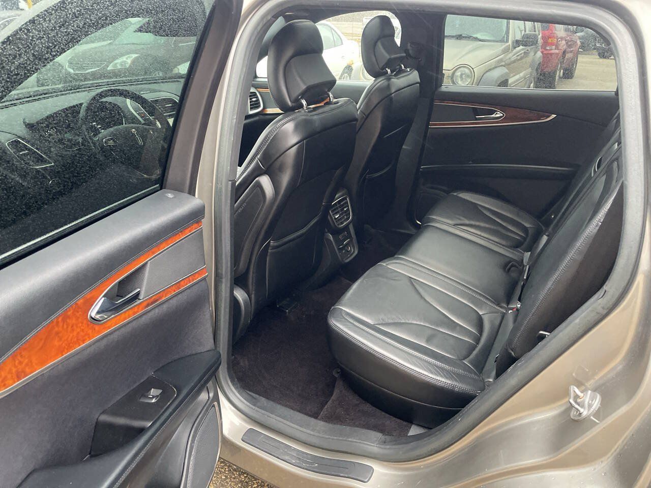 Used 2016 Lincoln MKX Reserve w/ Climate Package FWD image 15