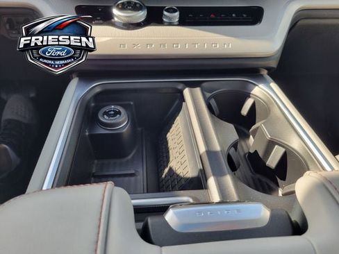 Used 2025 Ford Expedition Active image 23