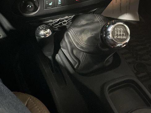 Used 2016 Jeep Wrangler Unlimited Sahara AWD/4WD image 13