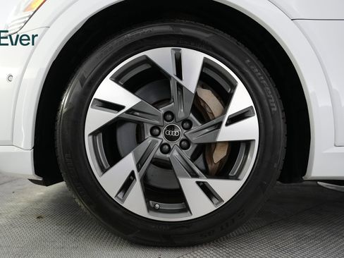 Used 2022 Audi e-tron Premium w/ Convenience Plus Package image 20