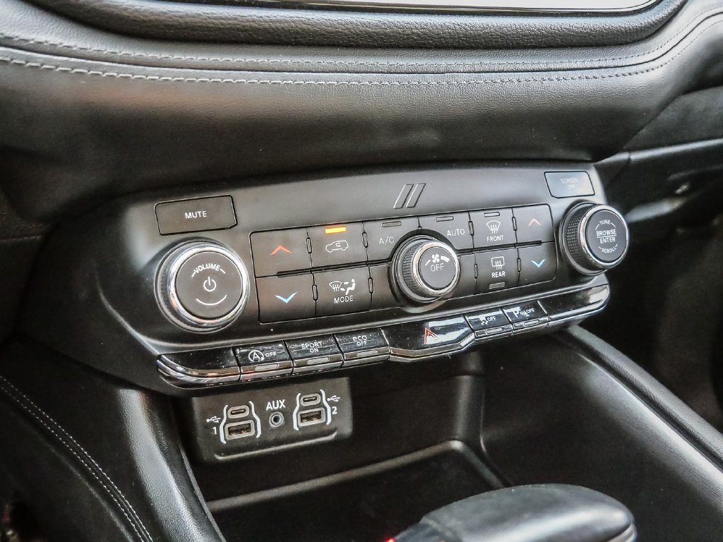 Used 2022 Dodge Durango SXT w/ Anodized Platinum Package AWD/4WD image 34