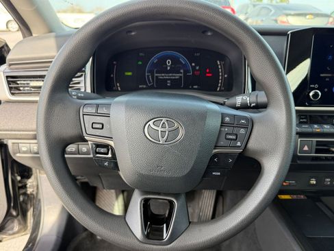 Used 2025 Toyota Camry LE image 25