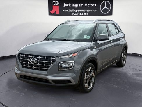 Used 2022 Hyundai Venue SEL FWD image 1