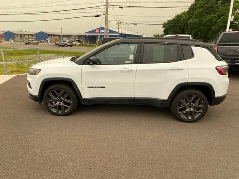 Used 2026 Jeep Compass Limited AWD/4WD image 2