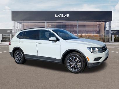 Used 2020 Volkswagen Tiguan SE w/ Panoramic Sunroof Package