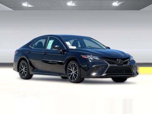 Used 2024 Toyota Camry SE FWD image 7