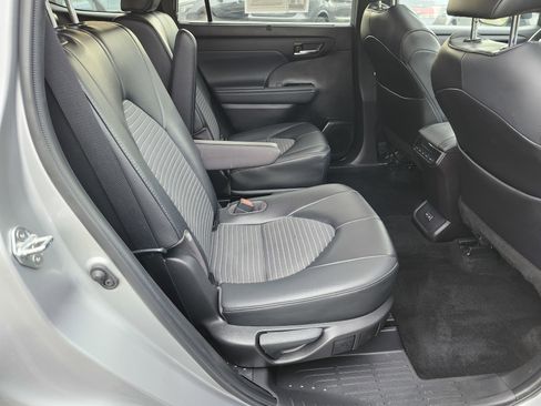 Used 2022 Toyota Highlander XSE image 23
