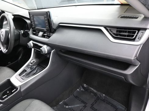 Used 2022 Toyota RAV4 XLE w/ Convenience Package FWD image 42