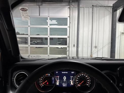 Used 2022 Jeep Wrangler Unlimited Sahara w/ LED Lighting Group AWD/4WD image 6