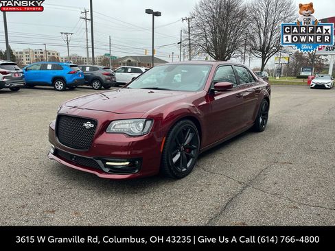 Used 2023 Chrysler 300 C image 1
