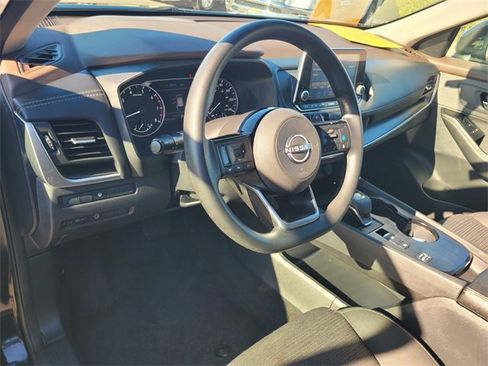 Used 2023 Nissan Rogue SV image 12