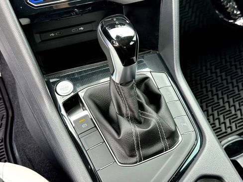 New 2026 Volkswagen Taos SE FWD image 14