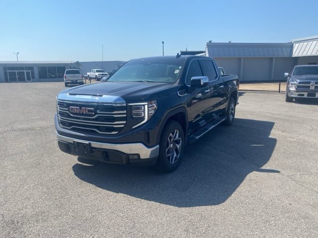 Used 2022 GMC Sierra 1500 SLT w/ SLT Premium Package AWD/4WD image 2