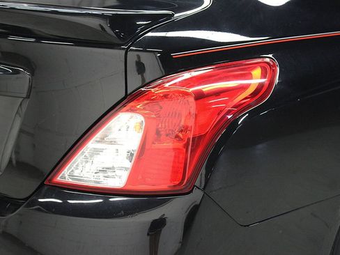 Used 2019 Nissan Versa S Plus FWD image 30