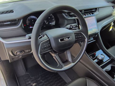 New 2025 Jeep Grand Cherokee L Limited image 15