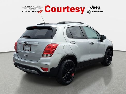 Used 2018 Chevrolet Trax LT w/ Redline Edition image 5