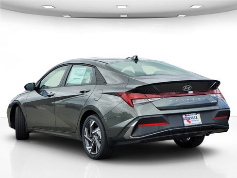 New 2025 Hyundai Elantra SEL image 5