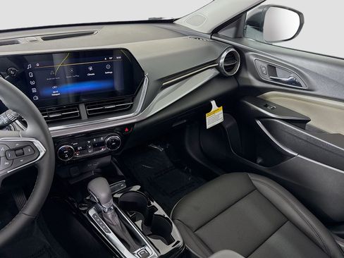 New 2026 Chevrolet Trax ACTIV w/ Sunroof Package FWD image 27