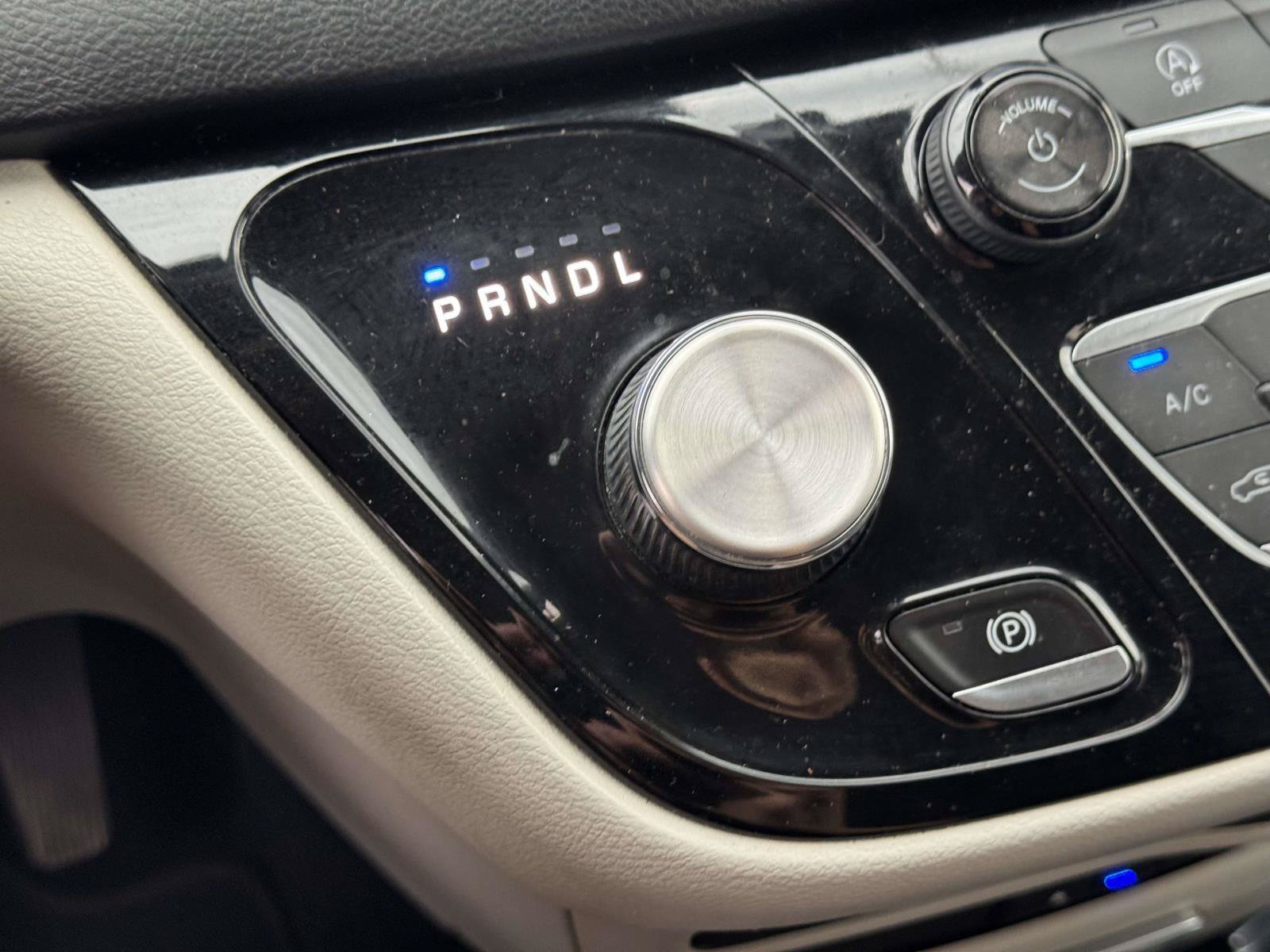 Used 2018 Chrysler Pacifica Touring-L Plus FWD image 27
