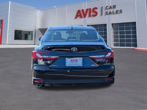 Used 2025 Toyota Camry SE image 5