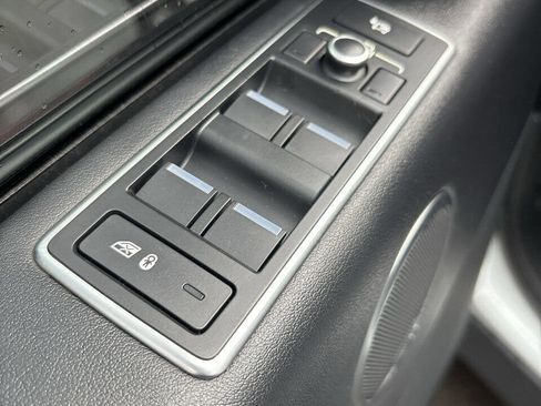 Used 2017 Land Rover Range Rover HSE image 24