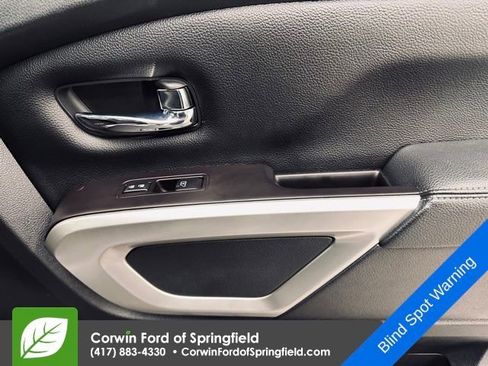 Used 2020 Nissan Titan SL w/ Moonroof Package image 12