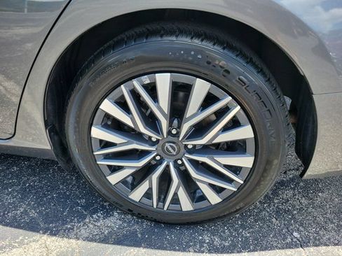 Used 2025 Nissan Altima 2.5 SV FWD image 23