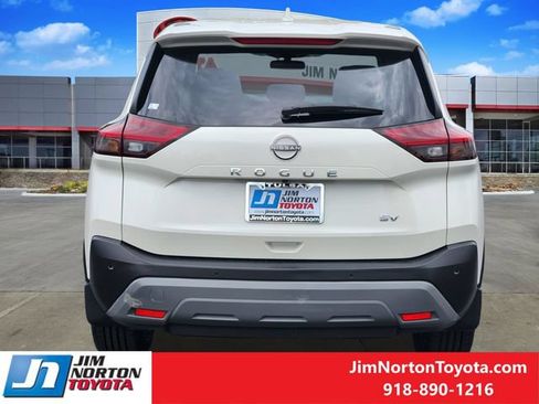 Used 2023 Nissan Rogue SV FWD image 6