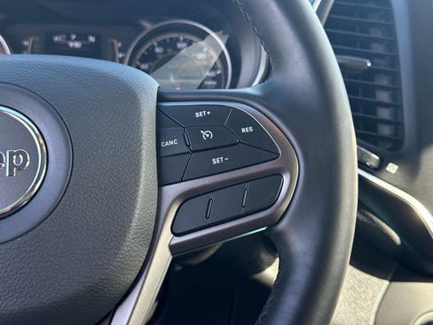 Used 2020 Jeep Cherokee Latitude w/ Cold Weather Group FWD image 27