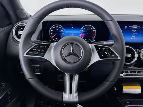 New 2026 Mercedes-Benz GLB 250 image 18