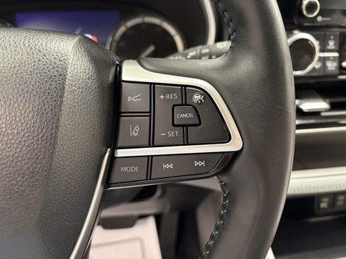 Used 2022 Toyota Highlander XLE image 16