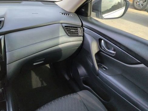 Used 2020 Nissan Rogue SV image 16