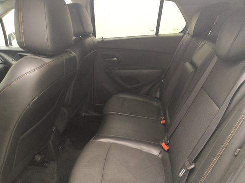 Used 2019 Chevrolet Trax LT w/ LT Convenience Package AWD/4WD image 18