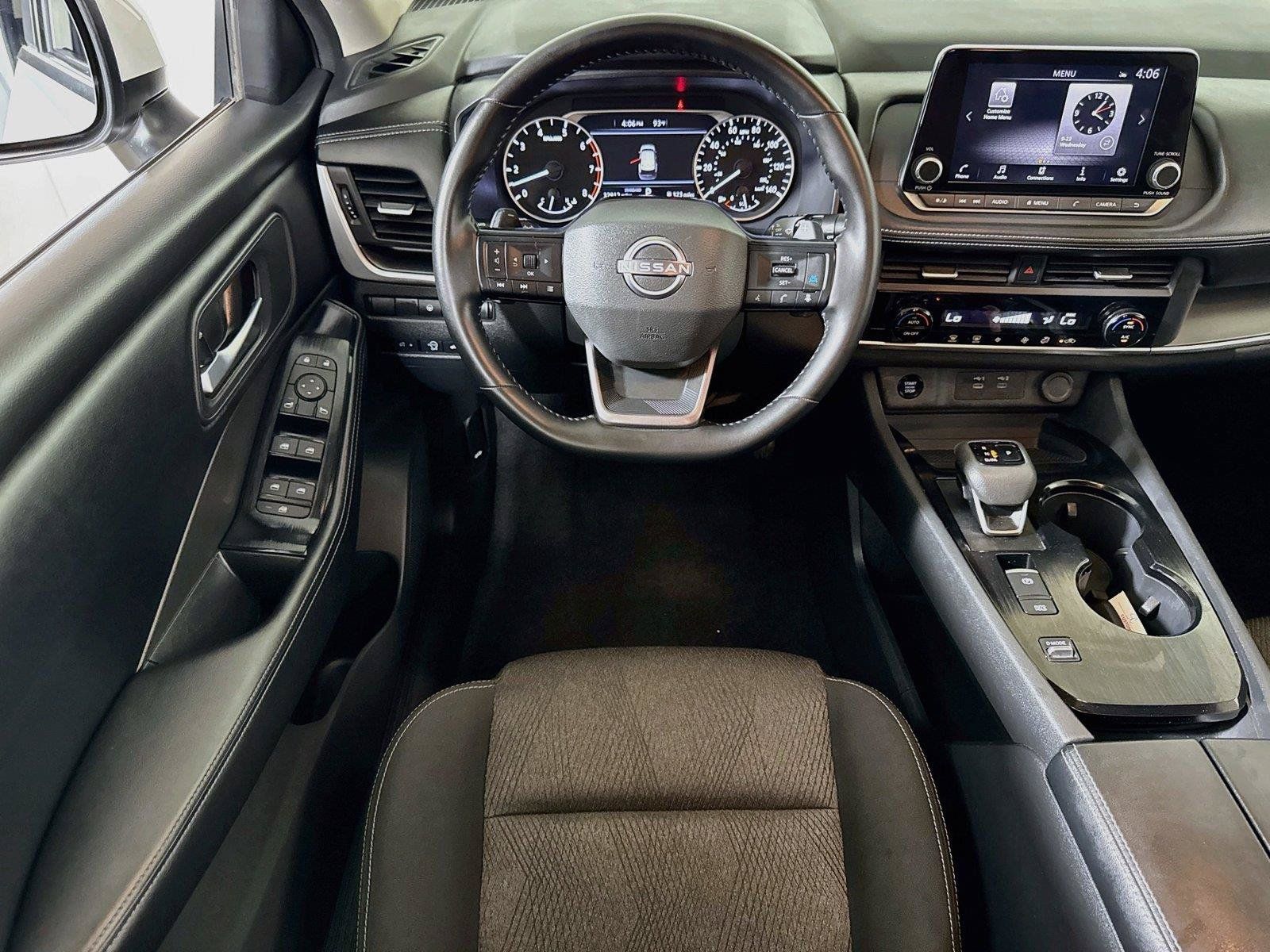 Used 2025 Nissan Rogue SV FWD image 18