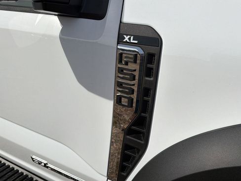 New 2026 Ford F550 4x4 Crew Cab image 21